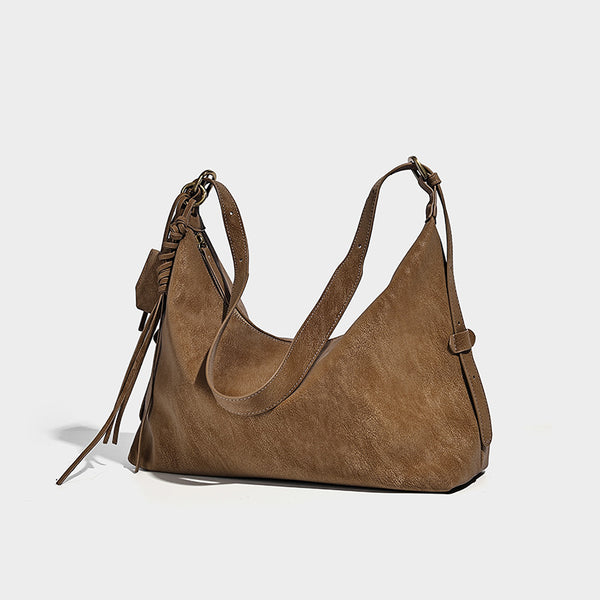 Weiche Hobo-Schultertasche mit matter Oberfläche, Quastenbesatz und goldfarbenen Beschlägen, Detailansicht 3