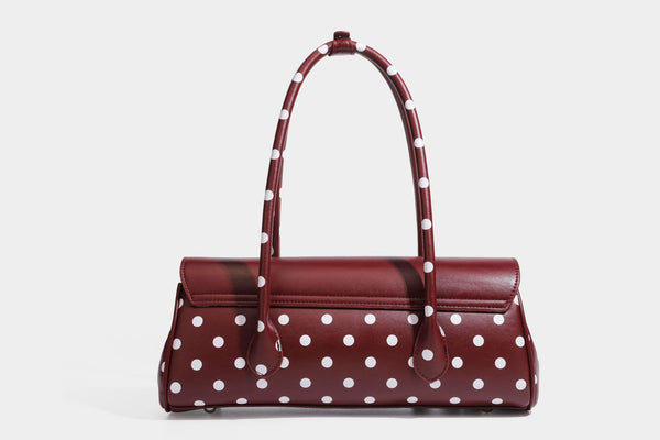 Strukturierte Baguette-Tasche mit Polka-Dot-Muster, glänzender Lederoptik, zwei Tragegriffen, silberfarbener Drehverschlussklappe und