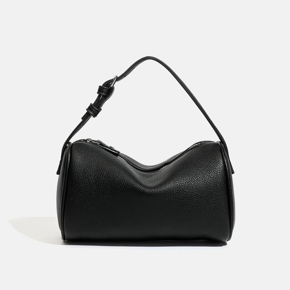 Kompakte Schultertasche in Lederoptik mit genarbter Struktur, Reißverschluss oben, geknotetem Tragegriff und verstellbarem Crossbody-Riemen, Detailansicht