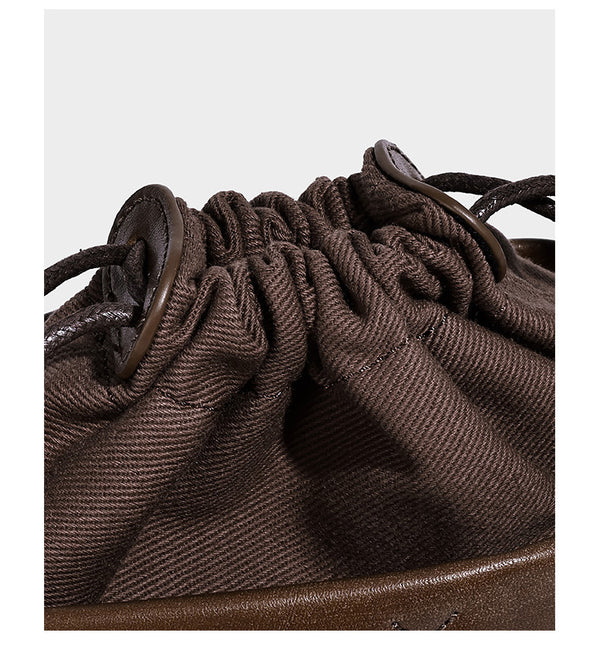 Kleine gewebte Bucket-Bag mit Karomuster-Einsatz, geflochtenem Tragegriff, Kordelzugverschluss, Perlenanhänger und abnehmbarem Schulterriemen
