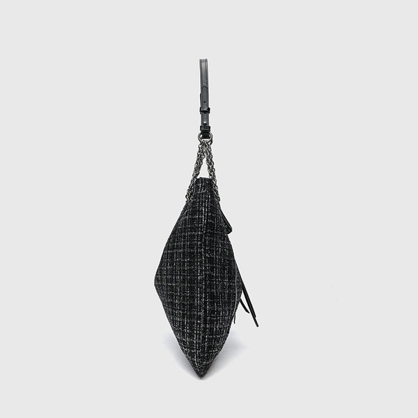 Große schwarze Schulter-Tote-Bag mit Tweedstruktur, silberfarbenem Kettenriemen und Trägern in Lederoptik, Metallösen und Außenreißverschluss