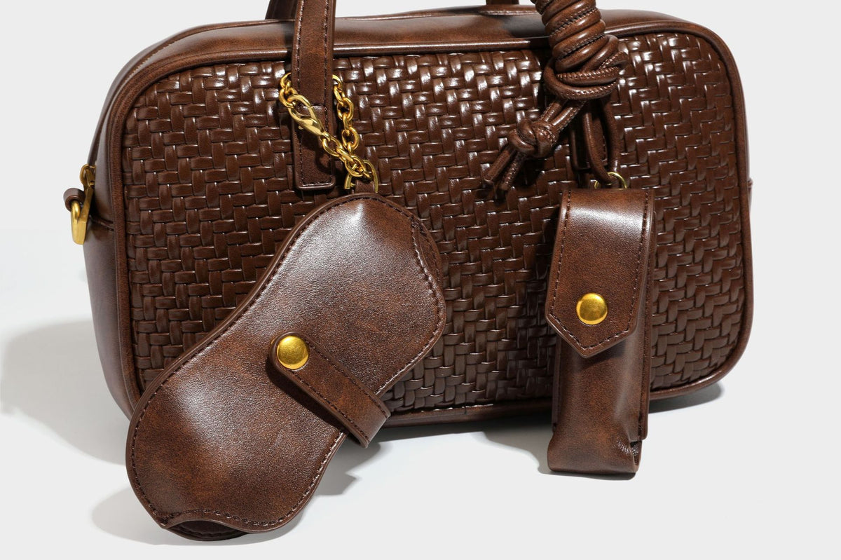 Strukturierte rechteckige Satchel-Tasche mit gewebtem Vorderteil in Lederoptik, goldfarbenen Details, zwei Tragegriffen und abnehmbarem