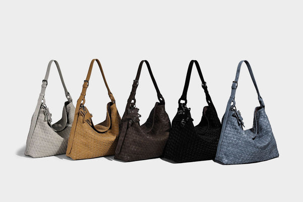 Weich fallende Hobo-Schultertasche mit gewebter Struktur, Beschlägen mit Sternanhänger und verstellbarem Riemen, Detailansicht 32