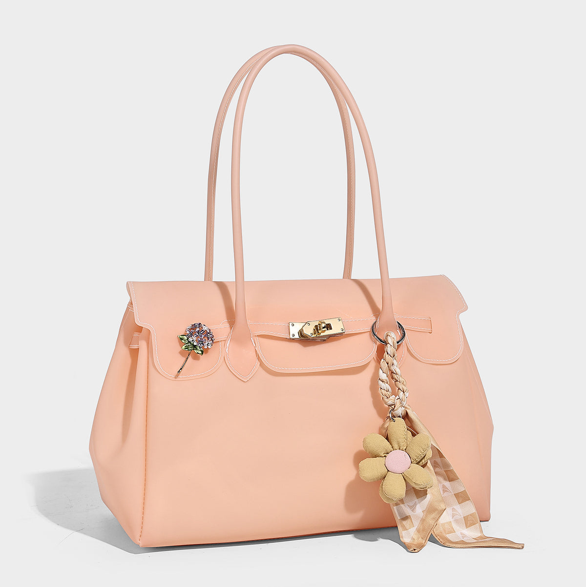 Strukturierte Tote-Bag aus mattem Jelly-Material mit goldfarbenem Klappverschluss mit Drehverschluss, zwei Schulterhenkeln, seitlichen Zwickeln und dekorativer
