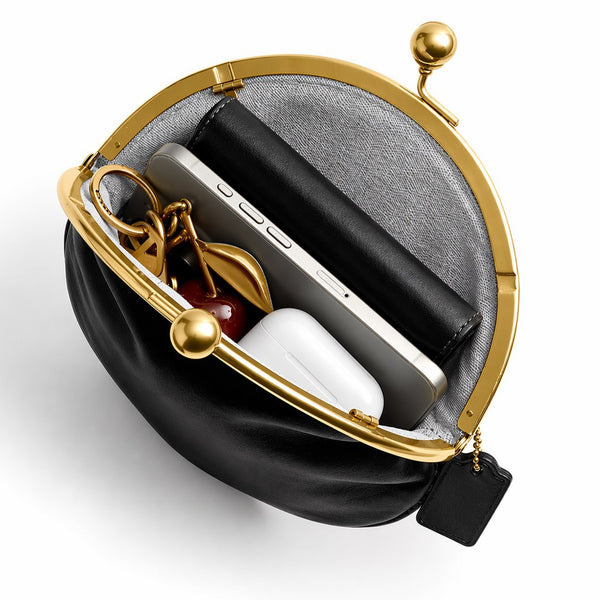 Runde Clutch mit Bügelverschluss, goldfarbenem Rahmen und Kugelknöpfen, Detailansicht 4