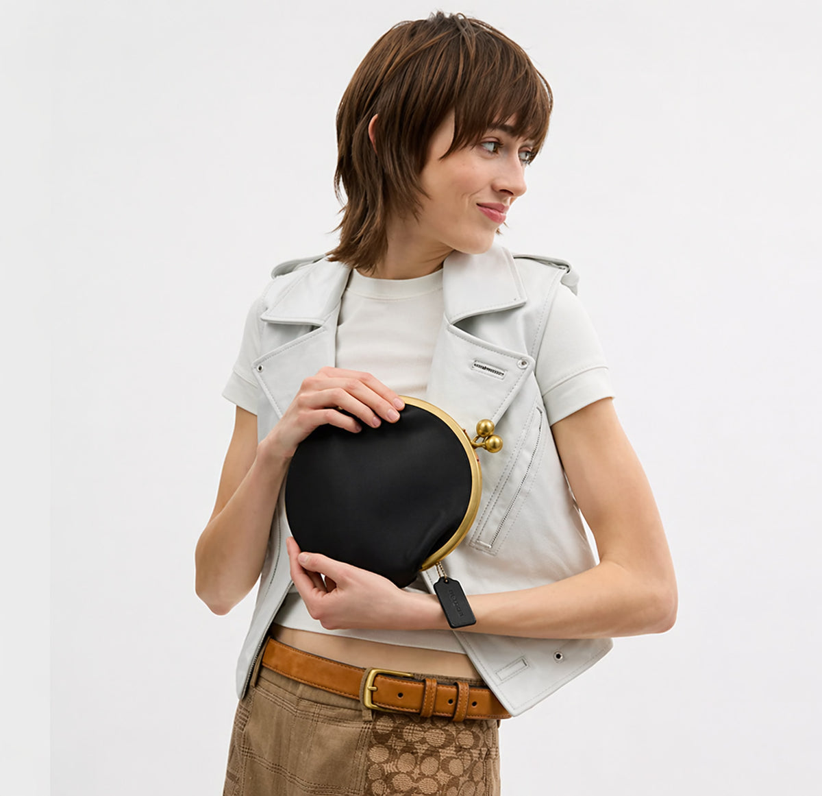 Runde Clutch mit Kiss-Lock-Verschluss, goldfarbenem Rahmen und Kugelknöpfen, Detailansicht 15