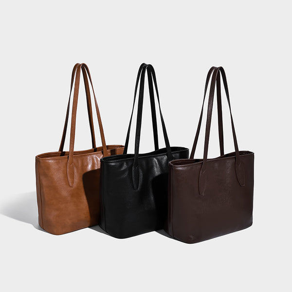 Große strukturierte Tote-Bag in Lederoptik mit zwei Schulterriemen und Metallanhänger-Beschlägen, Detailansicht 2