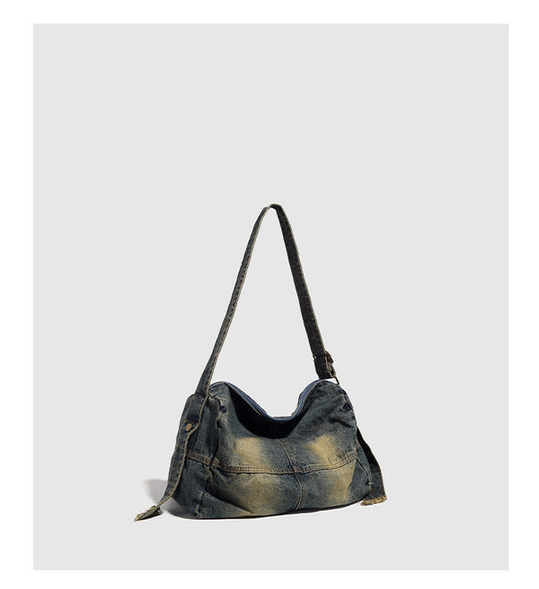 Lässige Schultertasche aus verwaschenem Denim mit ausgebleichtem Used-Look, Reißverschluss oben und verstellbarem Riemen in Antik-Messingoptik