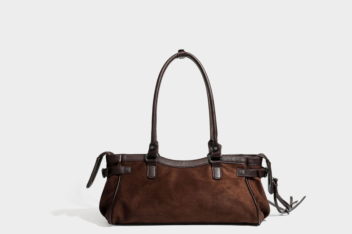 Strukturierte Vintage-Schultertasche im Moto-Stil mit matten Einsätzen in Velourslederoptik, Besatz in Lederoptik, dunkel silberfarbenen Nieten und vorderem Reißverschluss