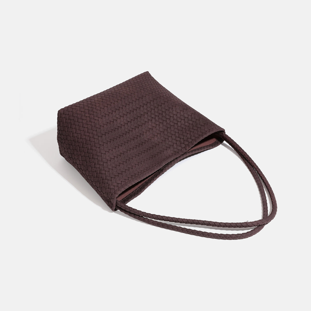 Große Hobo-Schultertasche mit Webstruktur, geflochtenem Riemen und weich fallender Trapezform, Detailansicht 4
