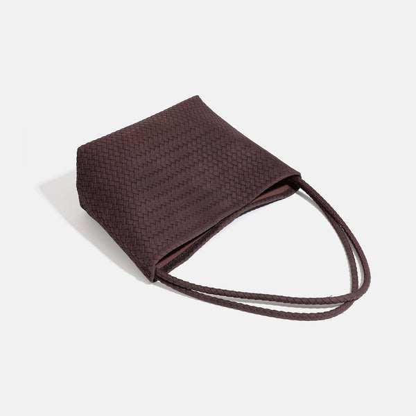 Große Hobo-Schultertasche mit Webstruktur, geflochtenem Riemen und weich fallender Trapezform, Detailansicht 4
