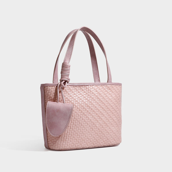 Strukturierte Tote-Bag mit Webstruktur in Braun und goldfarbenen Beschlägen, mit Seil umwickelten Tragegriffen, kleiner Fronttasche sowie, Detailansicht