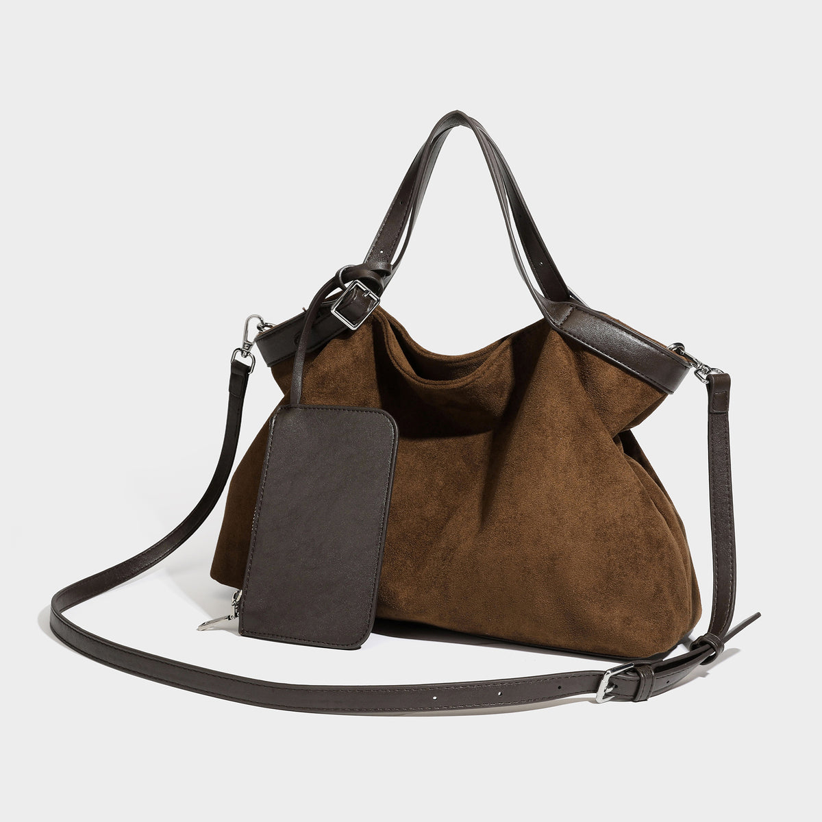 Große, weich fallende Tote-Bag in warmem Braun in Velourslederoptik mit dunklen glatten Besätzen, zwei Tragegriffen, abnehmbarem Reißverschluss-Etui und, Detail