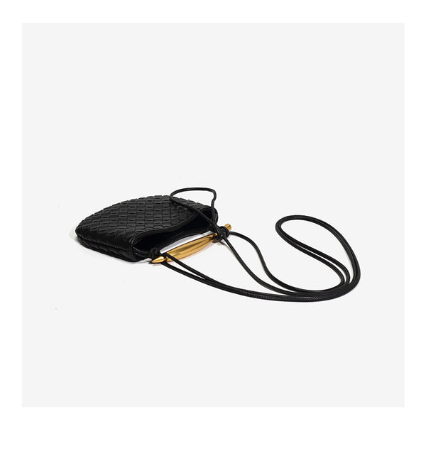 Mini-Crossbody-Etui mit gewebter Rautenstruktur, geschwungenem Bügelgriff in Goldoptik und schmalem Kordelriemen, Detailansicht 24