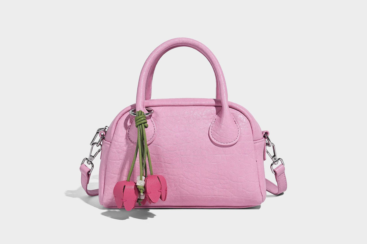 Mini-Henkeltasche in strukturierter Kuppelform in Pastellgelb mit genarbter Lederoptik, silberfarbenen Beschlägen und abnehmbarem