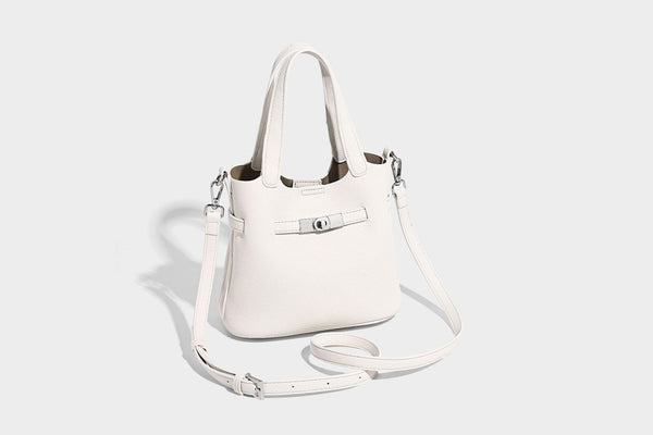 Kleine formstabile Tote-Bag mit genarbter Oberfläche, silberfarbenem Drehverschluss und zwei Henkeln, Detailansicht 28