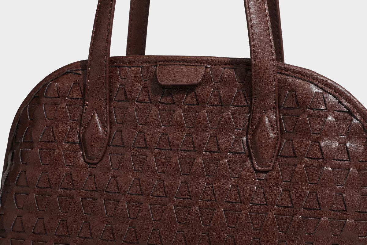 Strukturierte kuppelförmige Schulter-Tote-Bag mit geometrischer Flechtoptik in Lederoptik, langen Doppelriemen, Reißverschluss oben und rundem