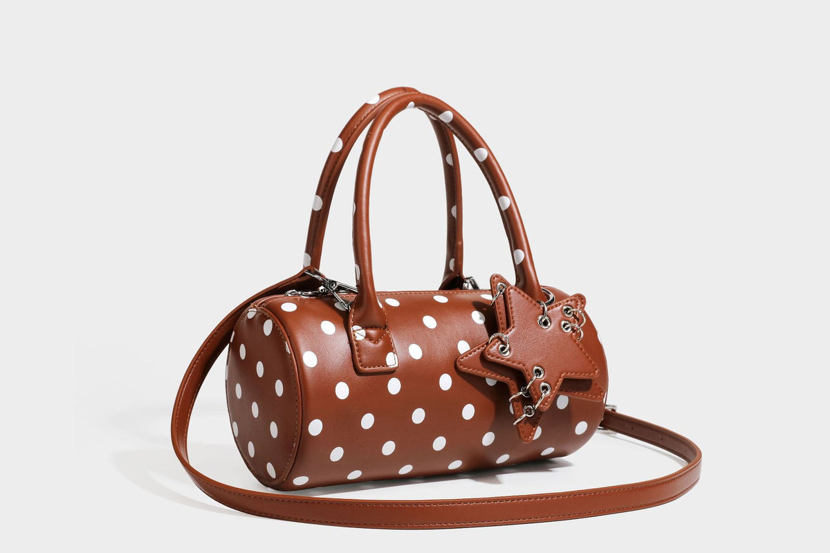 Glänzende gepunktete Barrel-Bag mit abgerundeten Henkeln, Sternanhänger und abnehmbarem Crossbody-Riemen, Detailansicht 32