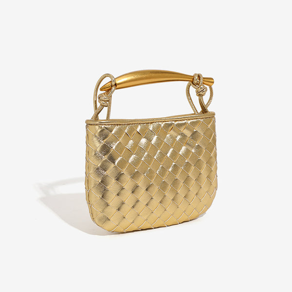 Mini-Crossbody-Etui mit gewebter Rautenstruktur, geschwungenem Henkel in Goldoptik und schmalem Kordelriemen, Vorderansicht