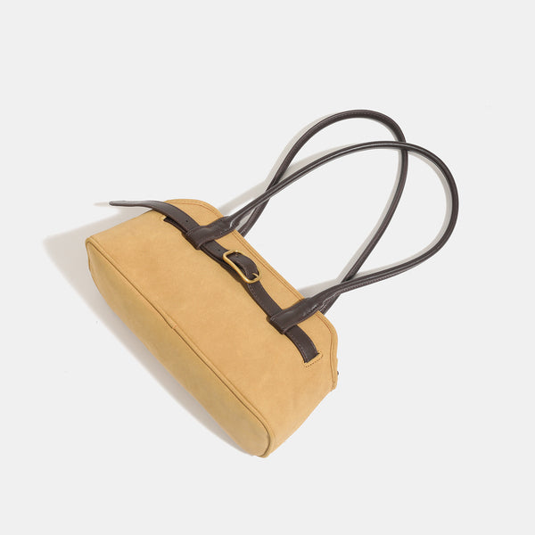 Kleine strukturierte Retro-Schultertasche mit Schnallendetail am Riemen, zwei Tragegriffen und goldfarbenen Beschlägen, Detailansicht 4