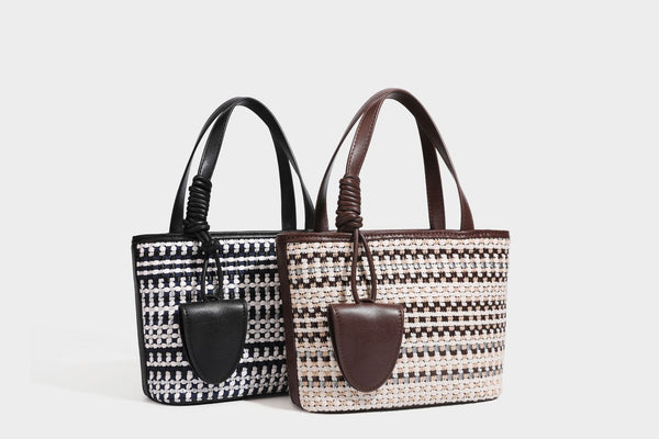 Kleine, strukturierte, gewebte Tote-Bag mit Karomuster, glatten Besätzen in Lederoptik, zwei Tragegriffen, abnehmbarem Schulterriemen und