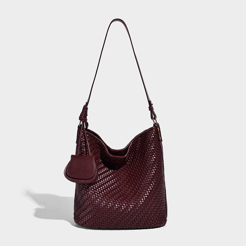 Lässige, geflochtene Bucket-Hobo-Schultertasche in Pink mit abnehmbarem Mini-Etui und goldfarbenen Metalldetails, Detailansicht 10