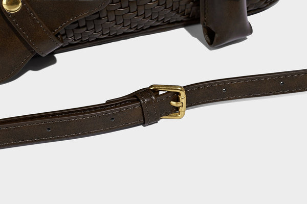 Strukturierte Boston-Tasche mit gewebter Optik, glattem Besatz in Lederoptik, zwei oberen Tragegriffen, abnehmbarer Mini-Druckknopftasche sowie Detail
