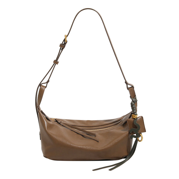 Weich fallende, halbmondförmige Hobo-Schultertasche mit glatter Lederoptik, Reißverschluss oben und goldfarbenen Beschlägen, Detailansicht