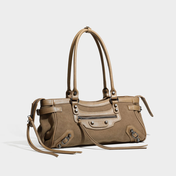 Strukturierte Vintage-Moto-Schultertasche im Tote-Stil mit matten, velourslederähnlichen Einsätzen, lederähnlichen Besätzen, dunkel-silberfarbenen Nieten und Reißverschluss vorne