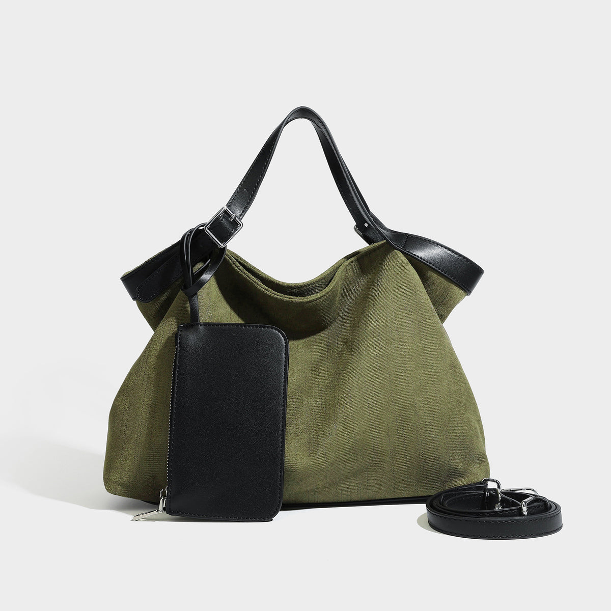 Lässig geschnittene Tote-Tasche in Olivgrün mit Canvas-Optik, schwarzen Henkeln in Lederoptik, abnehmbarer Reißverschlusstasche und silberfarbenen Beschlägen
