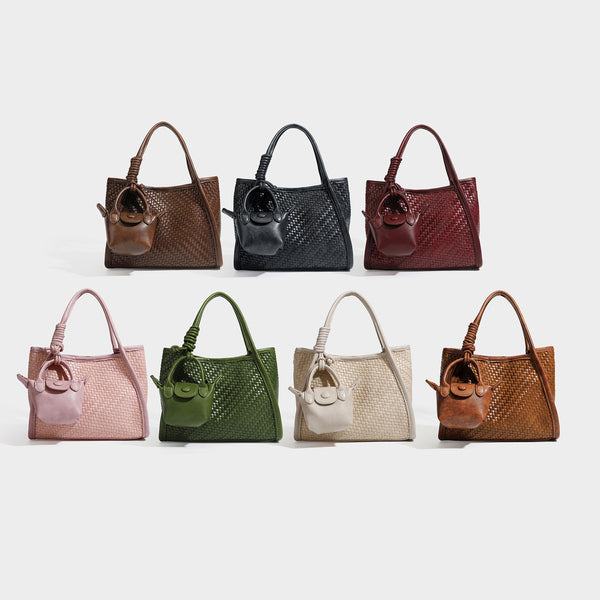 Strukturierte Tote Bag mit Webstruktur in Braun, glatten Besätzen in Lederoptik, geknoteten Tragegriffen und befestigtem Mini-Beutel mit Kordelzug