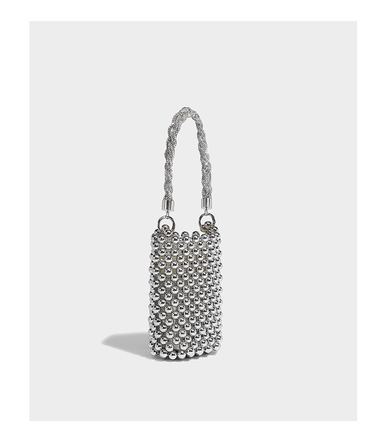 Mini-Bucket-Bag in zylindrischer Form, mit metallisch silberfarbenen Perlen besetzt, geflochtenem Tragegriff und Ketten-Schulterriemen, Detailansicht 12