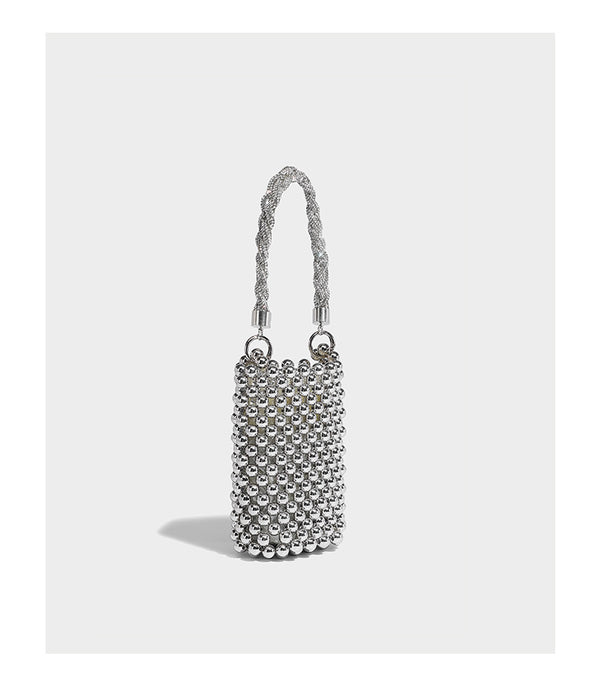 Mini-Bucket-Bag in zylindrischer Form, mit metallisch silberfarbenen Perlen besetzt, geflochtenem Tragegriff und Ketten-Schulterriemen, Detailansicht 12