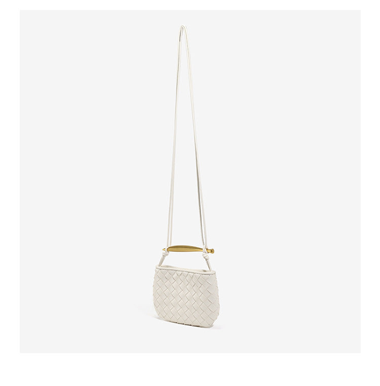 Mini-Crossbody-Etui mit gewebter Rautenstruktur, geschwungenem Bügelgriff in Goldoptik und schmalem Kordelriemen, Detailansicht 19