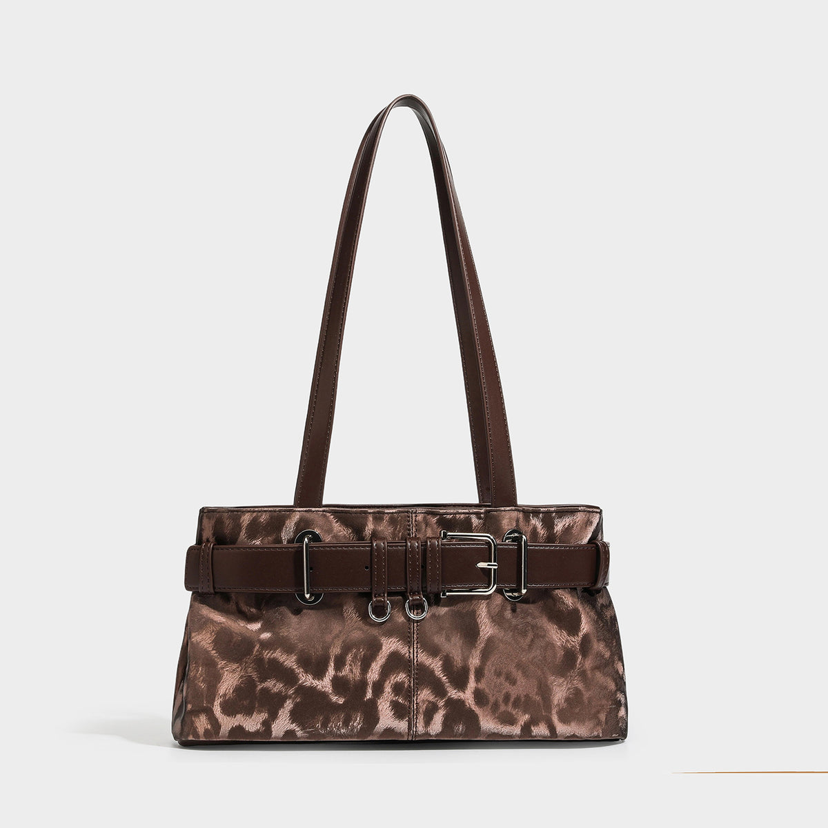 Schultertasche mit Leopardenmuster, brauner Lederoptik-Besatz, vorderem Detail mit Gürtelschnalle, silberfarbenen Beschlägen und langen