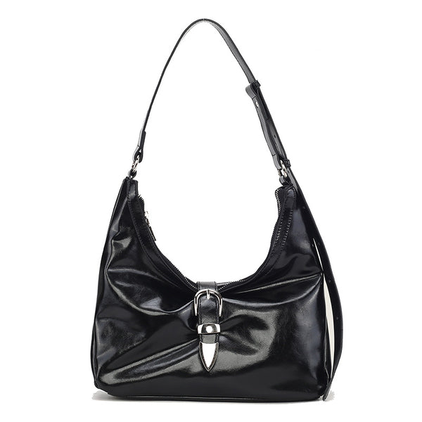 Glänzende Hobo-Schultertasche in Lederoptik mit silberfarbenem Schnallenverschluss und verstellbarem Riemen, Detailansicht 5