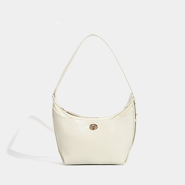 Glänzende Hobo-Schultertasche in Lederoptik mit sichelförmiger Silhouette und goldfarbenem Drehverschluss, Detailansicht 6