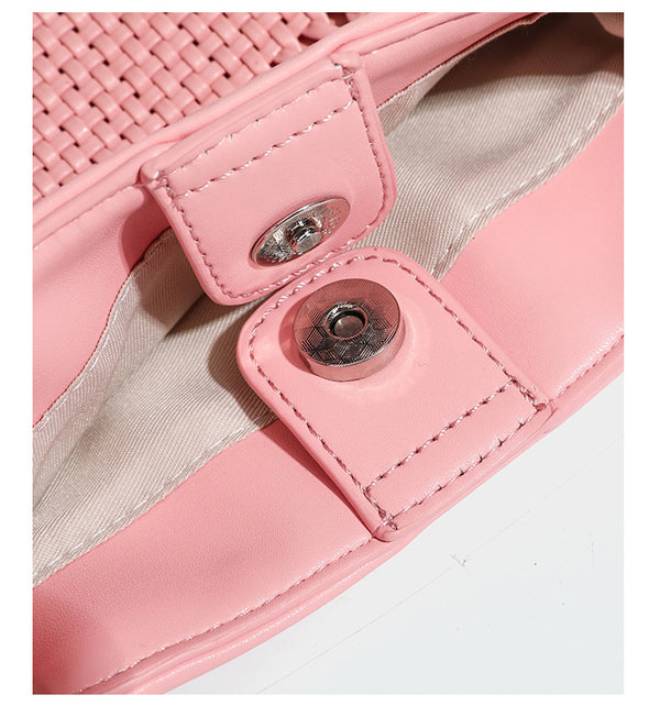 Kleine rechteckige Crossbody-Tasche aus offen geflochtenem Material mit passendem Mini-Täschchen und verstellbarem schmalem Riemen, Detailansicht 29