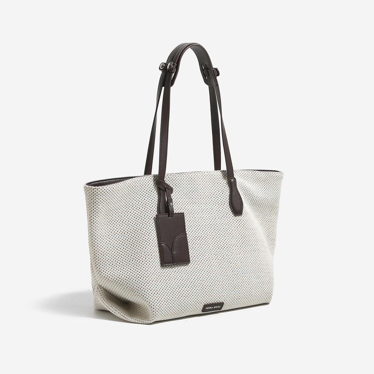 Geflochtene Tote-Bag in Creme mit dunkelbraunen Schulterriemen in Lederoptik und abnehmbarem Anhänger, Detailansicht 2