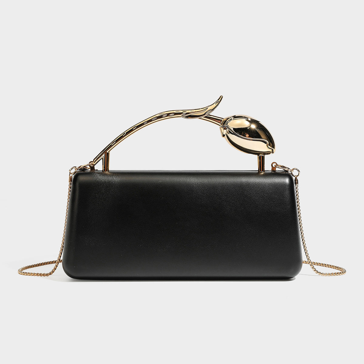 Strukturierte rechteckige Clutch mit Tragegriff in Form einer Rose in Goldoptik und abnehmbarem Kettenriemen in Metallic-Optik, Detailansicht