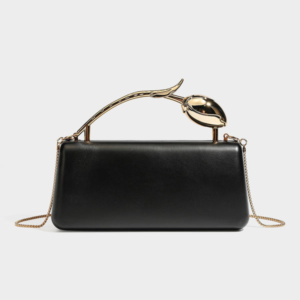 Strukturierte rechteckige Clutch mit Tragegriff in Form einer Rose in Goldoptik und abnehmbarem Kettenriemen in Metallic-Optik, Detailansicht