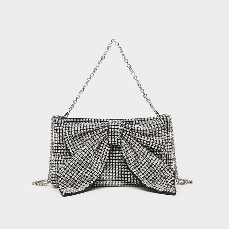Kleine rechteckige Clutch zum Umhängen mit Schleife, vollständig mit Strasssteinen besetzt, silberfarbenem Kettenriemen, Detailansicht 6