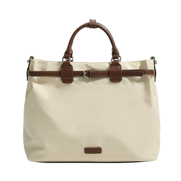 Strukturierte wandelbare Tote-Bag aus mattem Nylon mit braunem Besatz in Kunstlederoptik, Schnallengurt-Detail und Beschlägen in Silberoptik