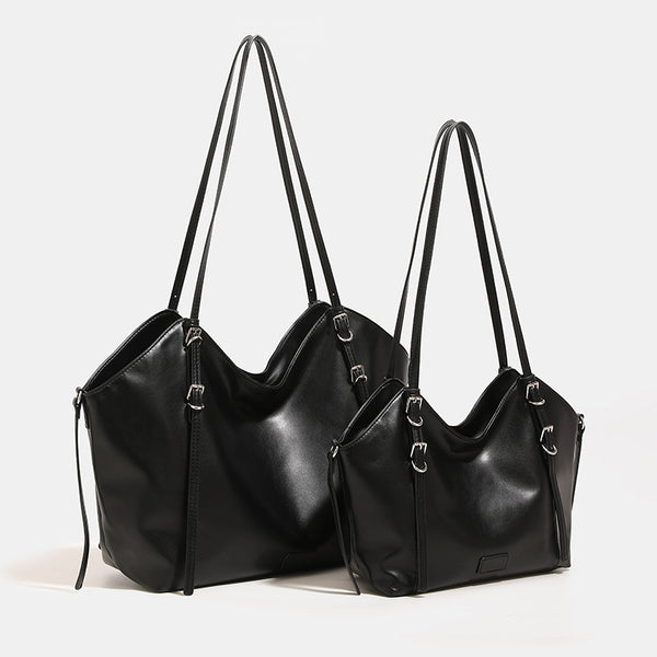 Glatte Tote-Schultertasche aus Lederimitat mit silberfarbenen Schnallenbeschlägen und zwei Schulterriemen, Detailansicht 3