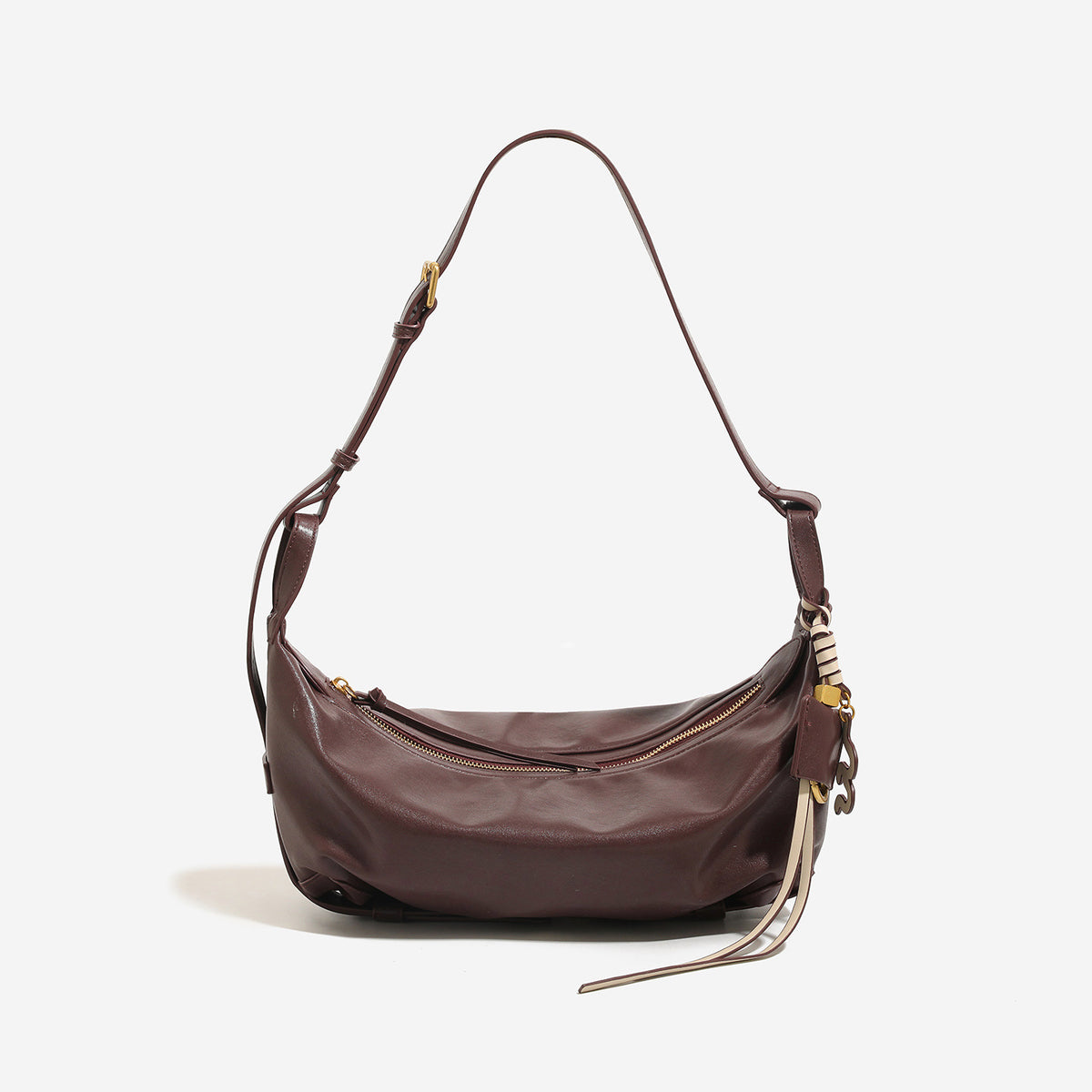 Weich fallende, halbmondförmige Hobo-Schultertasche mit glatter Lederoptik, Reißverschluss oben und goldfarbenen Beschlägen, Detailansicht