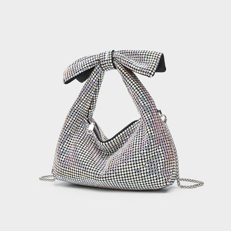 Schultertasche mit Schleife, vollständig mit Kristall-Strasssteinen besetzt, Kettenriemen und Reißverschluss, Detailansicht 7