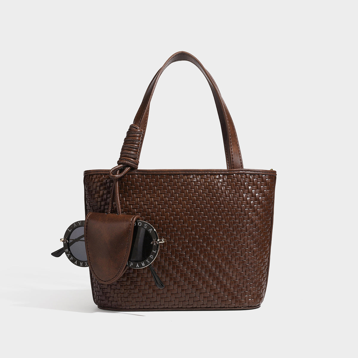 Strukturierte Tote-Bag mit Webstruktur in Braun und goldfarbenen Beschlägen, mit Seil umwickelten Tragegriffen, kleiner Fronttasche sowie, Detailansicht