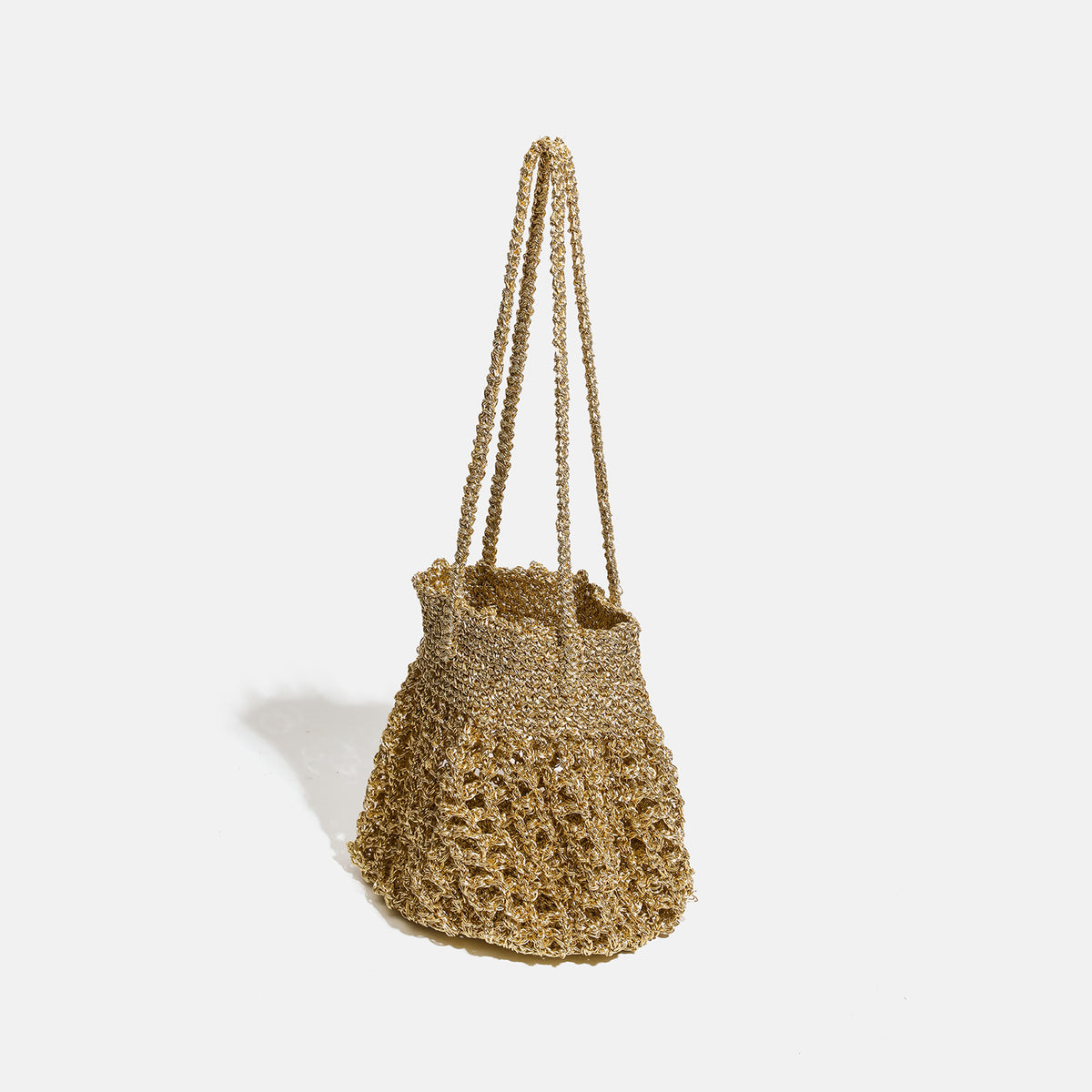 Von Hand gehäkelte Bucket-Bag aus metallischem Kettengeflecht mit langen, fest angebrachten Ketten-Schulterriemen und offenem Abschluss, Detailansicht 3
