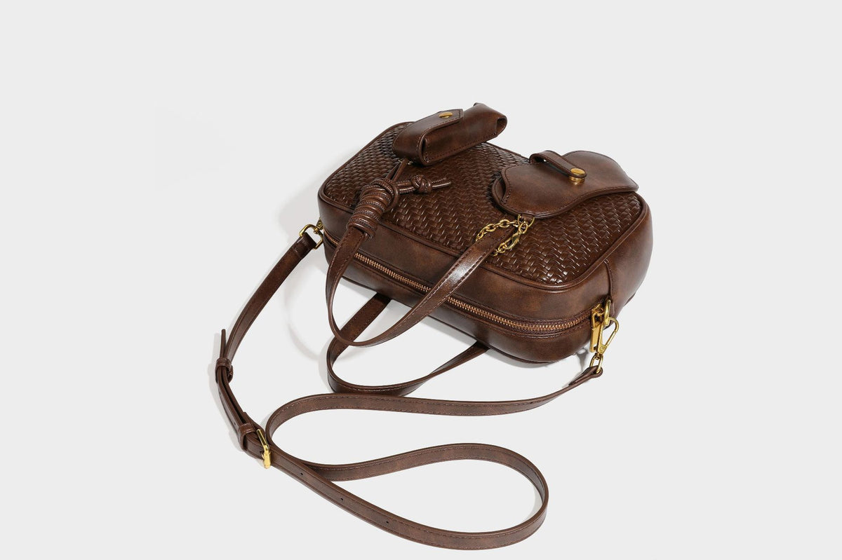 Strukturierte rechteckige Satchel-Tasche mit gewebtem Vorderteil in Lederoptik, goldfarbenen Details, zwei Tragegriffen und abnehmbarem