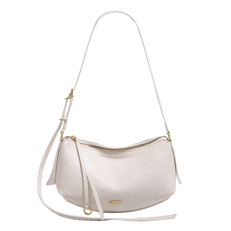 Halbmondförmige Sattel-Crossbody-Tasche mit Reißverschluss oben, verstellbarem Riemen und Beschlägen in Goldoptik, Detailansicht 5